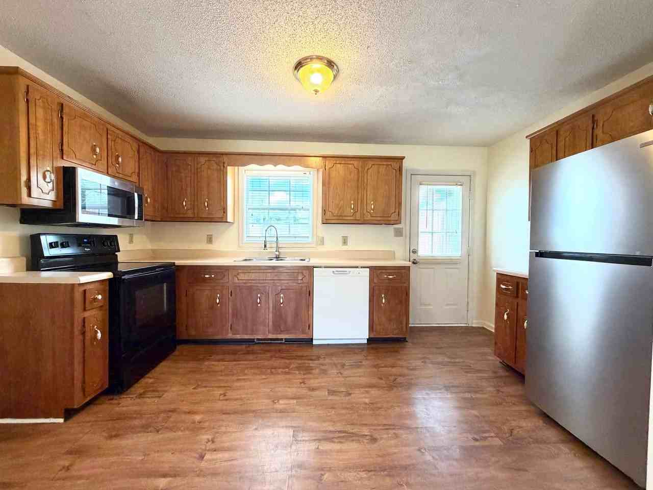 811 Flyer Ct - Photo 6 of 19