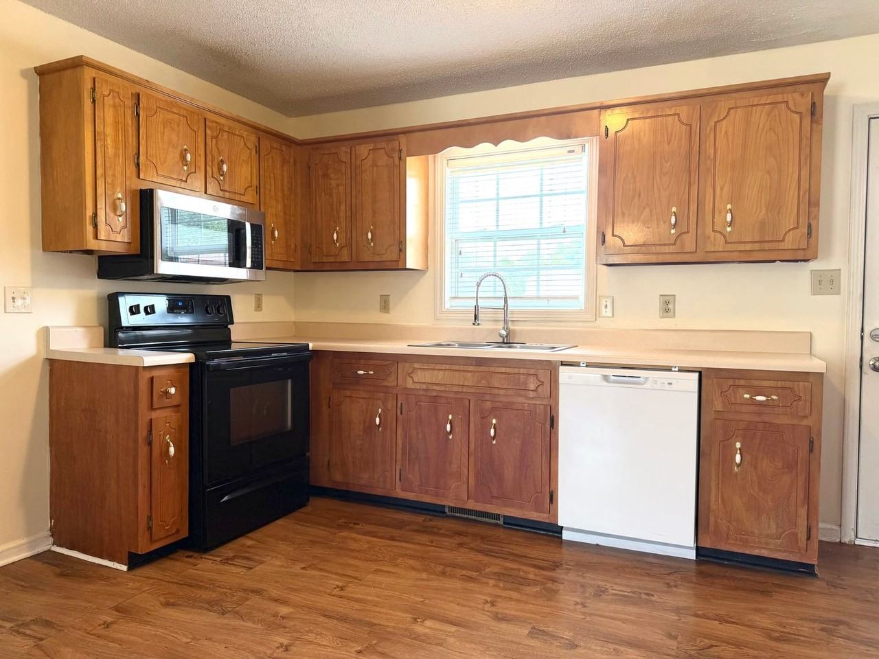 811 Flyer Ct - Photo 7 of 19