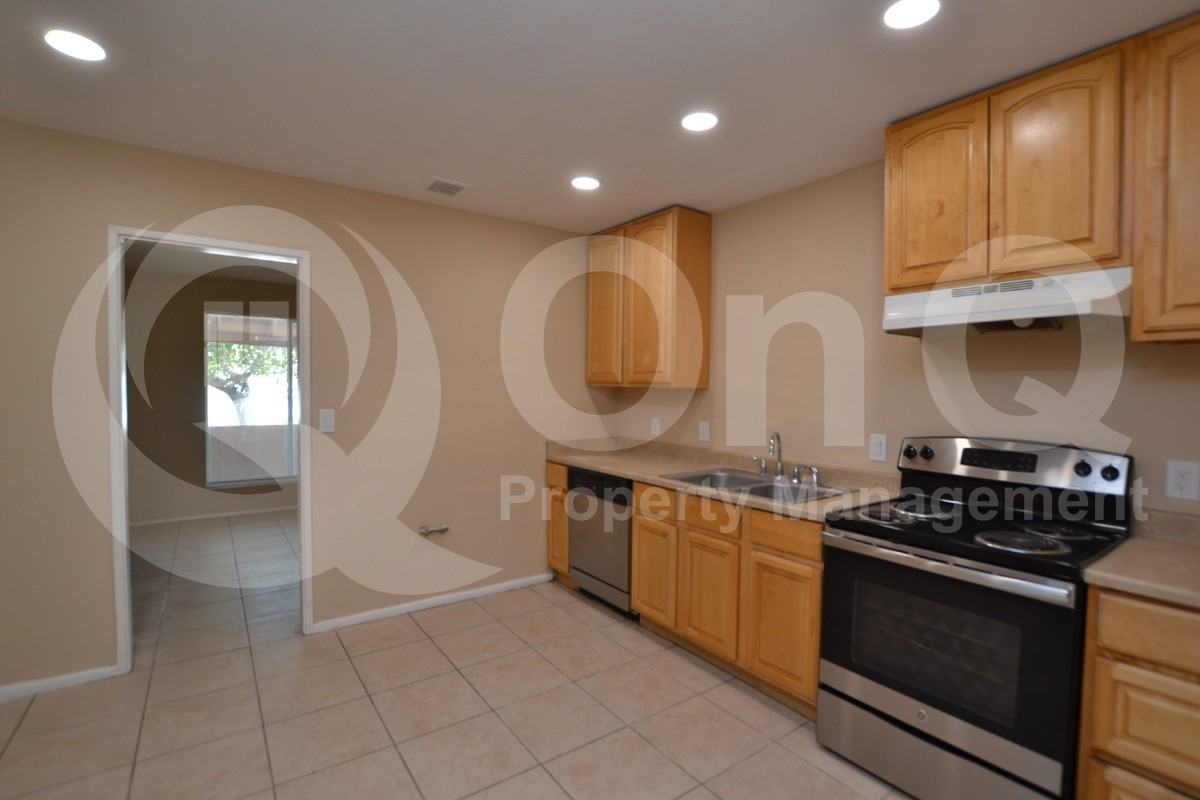8118 N 29th Ave - Photo 2 of 19