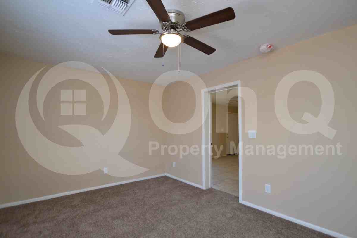 8118 N 29th Ave - Photo 7 of 19