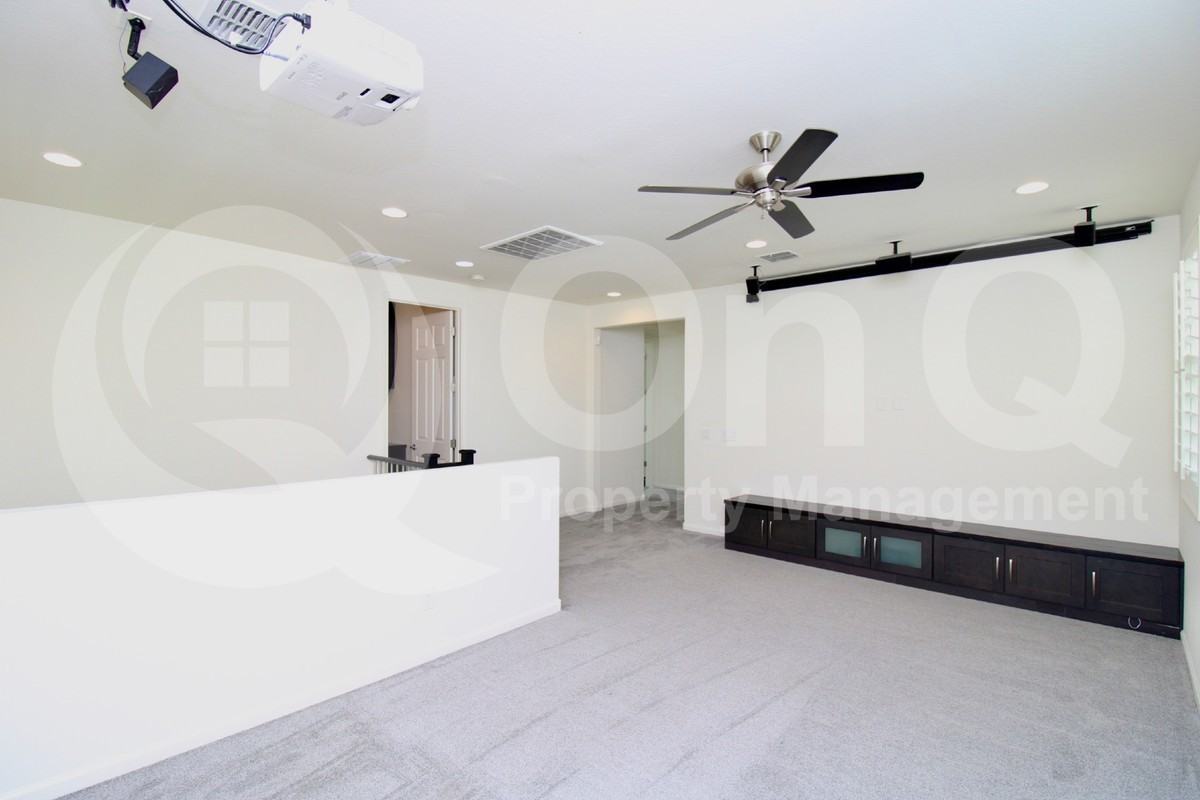 231 E Wisteria Dr - Photo 6 of 23