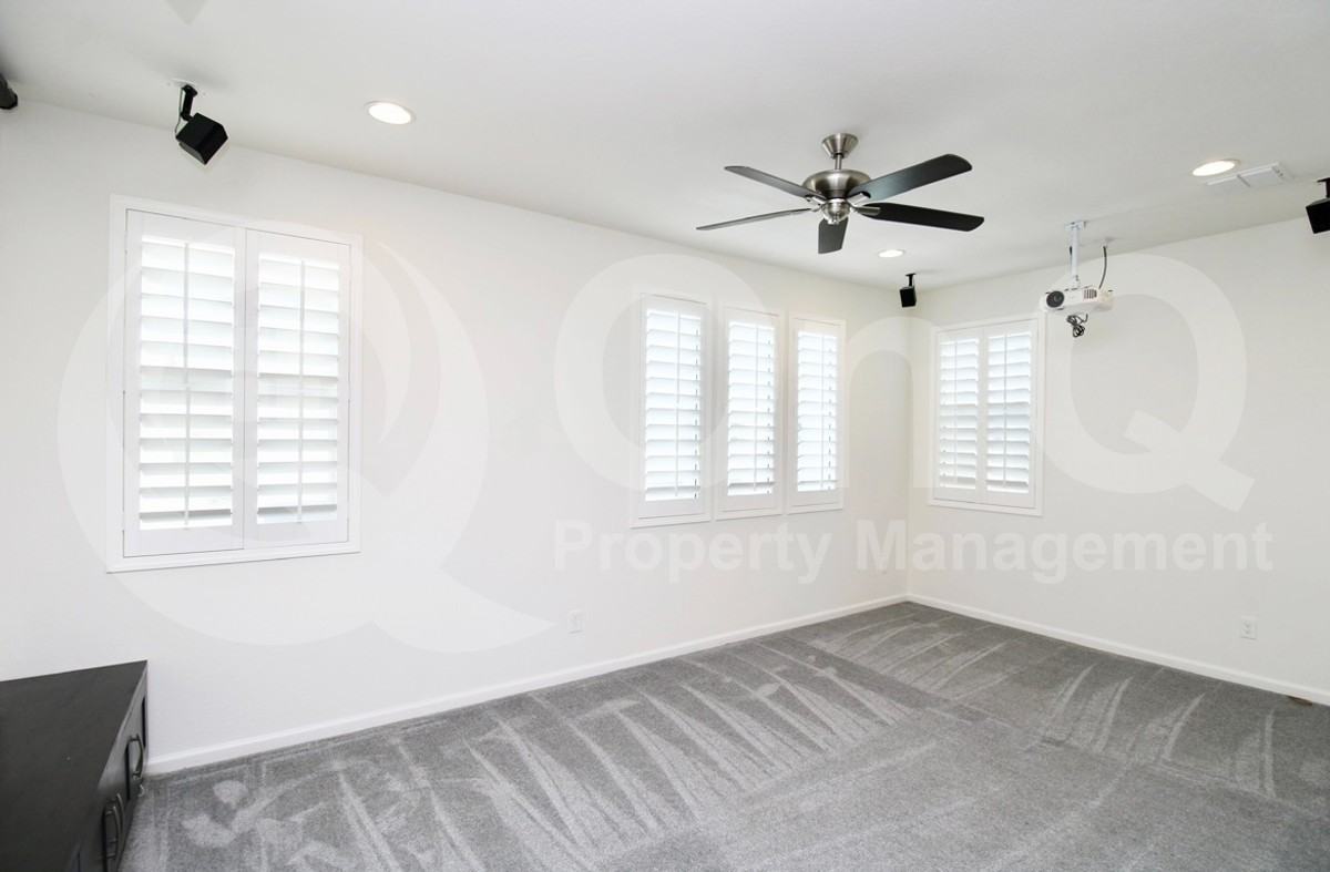 231 E Wisteria Dr - Photo 7 of 23