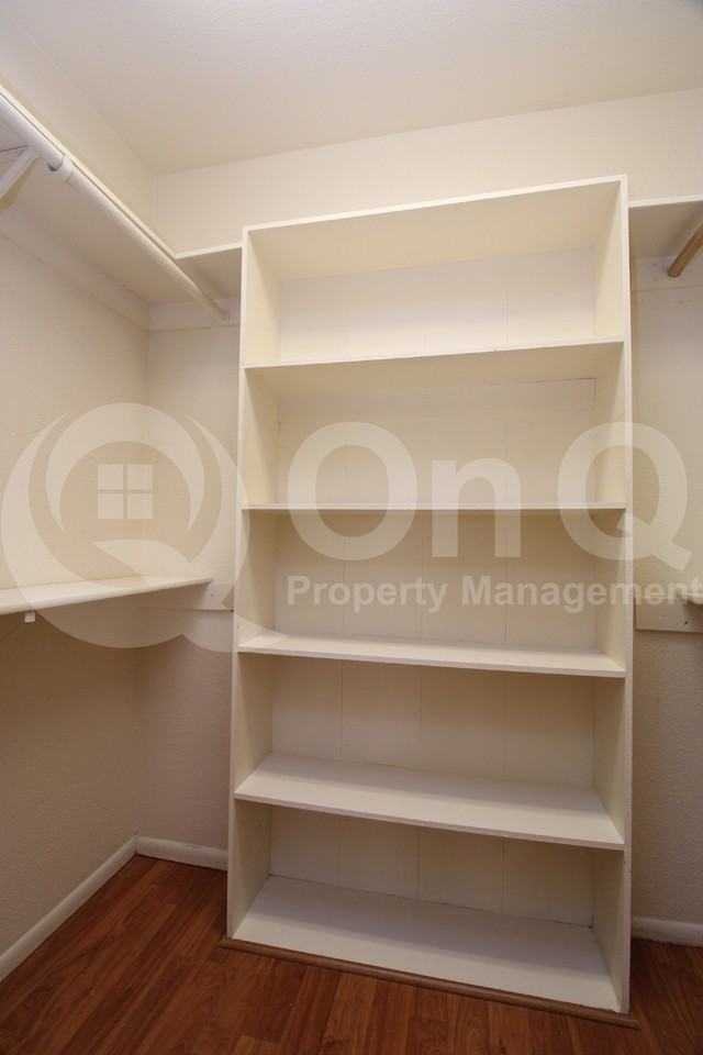 601 N May #5 - Photo 2 of 18
