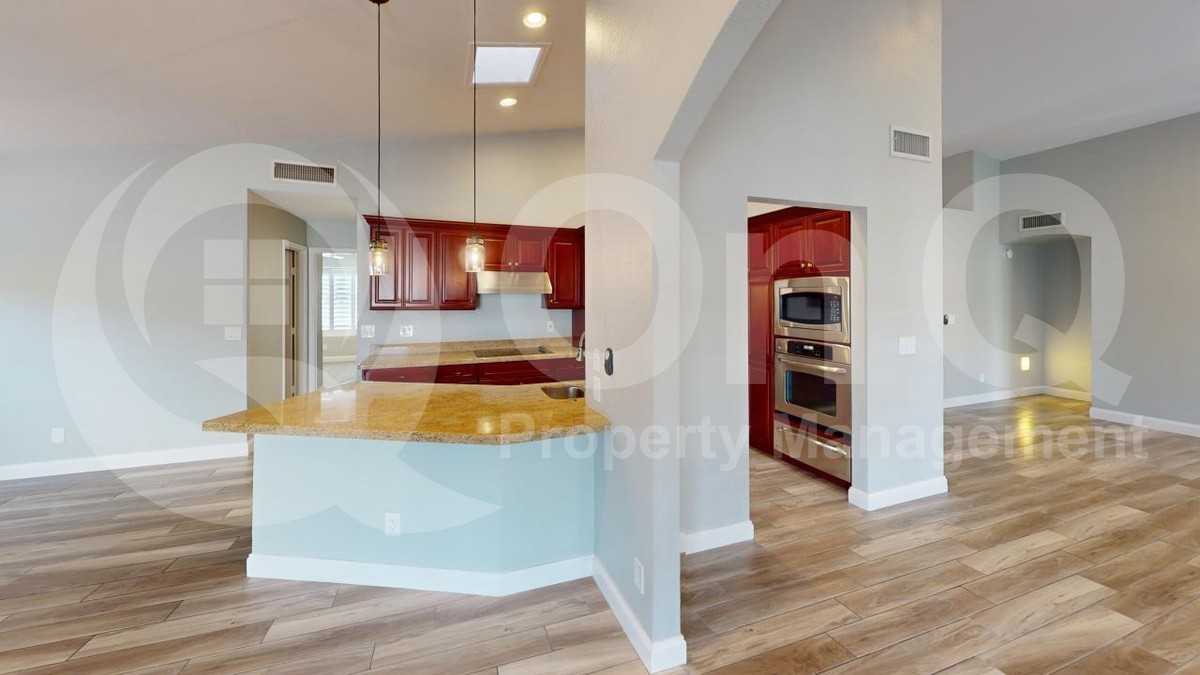 5420 E Paradise Ln - Photo 3 of 19