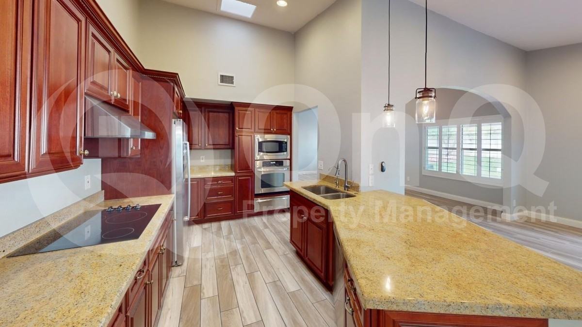 5420 E Paradise Ln - Photo 4 of 19