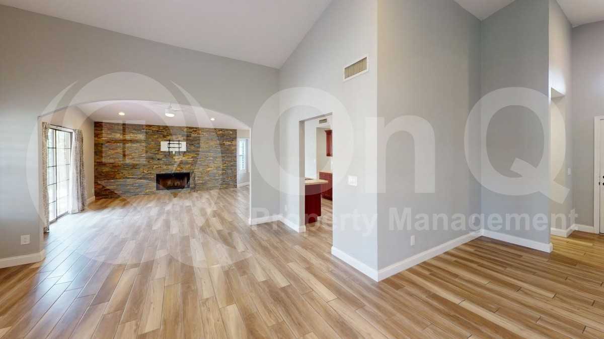 5420 E Paradise Ln - Photo 6 of 19
