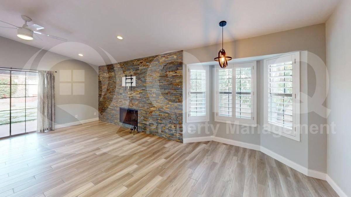 5420 E Paradise Ln - Photo 7 of 19