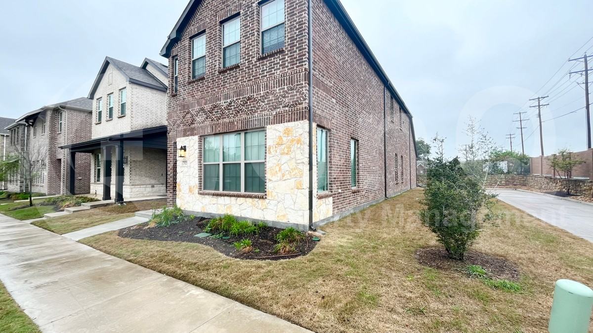 7529 Regal Ln - Photo 3 of 22