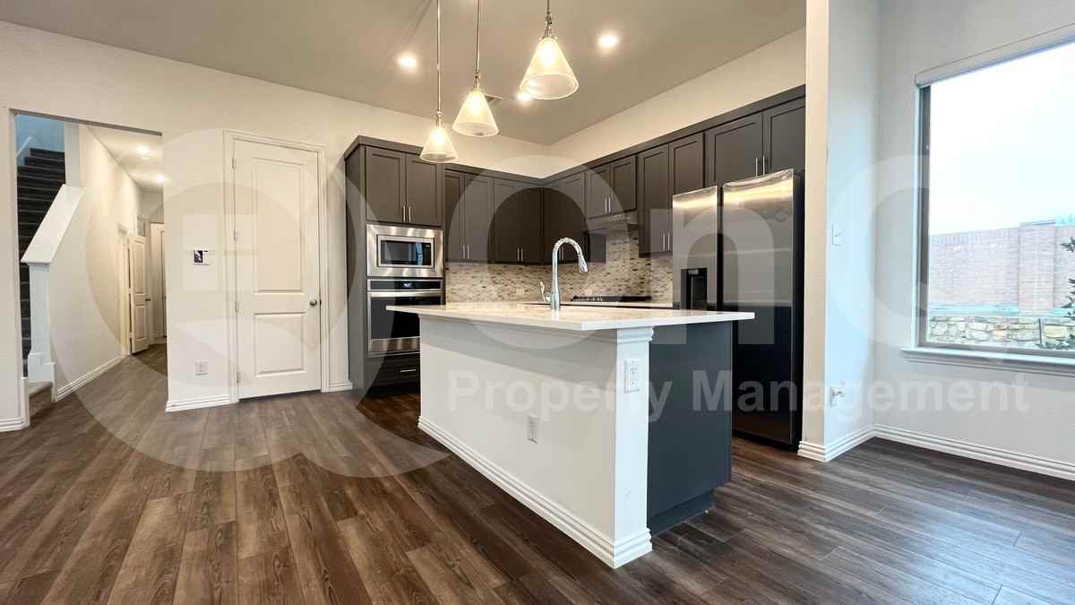 7529 Regal Ln - Photo 4 of 22