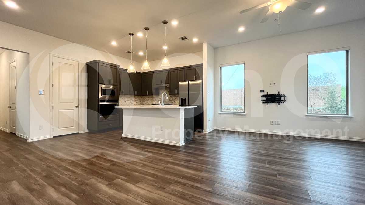 7529 Regal Ln - Photo 5 of 22
