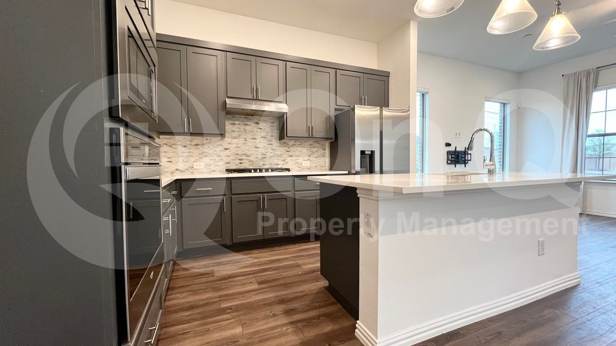 7529 Regal Ln - Photo 6 of 22