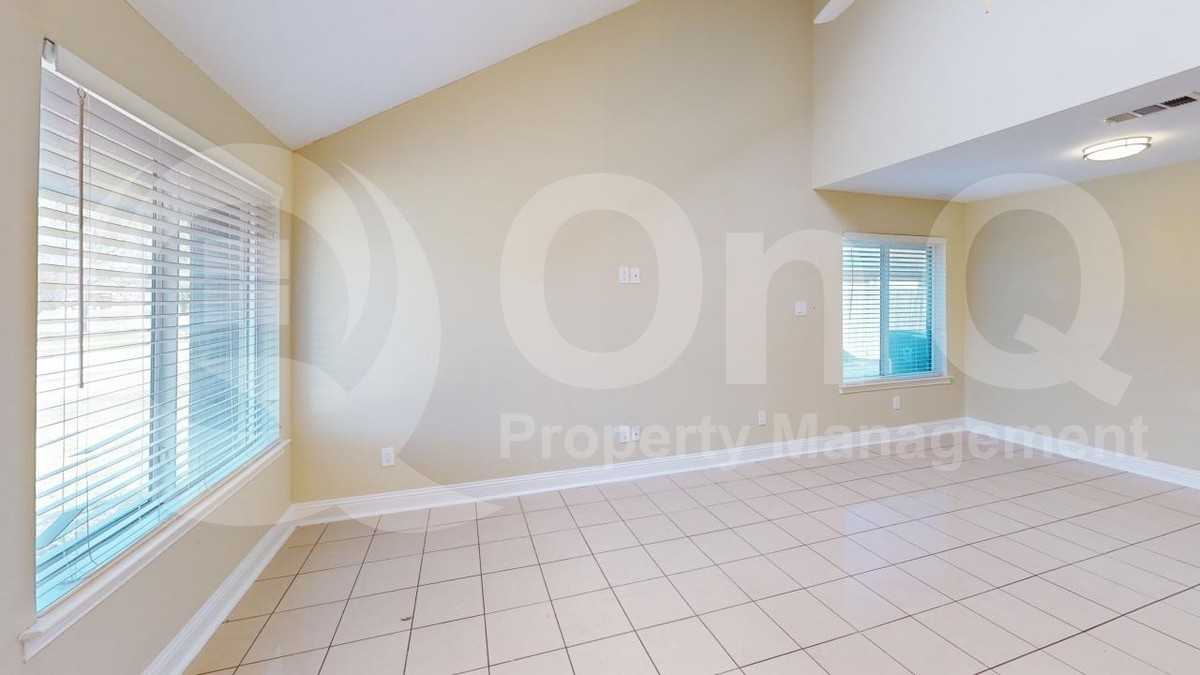 3005 Meandering Way - Photo 5 of 24
