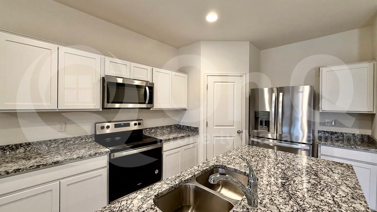 2450 E Alonso Dr - Photo 2 of 20