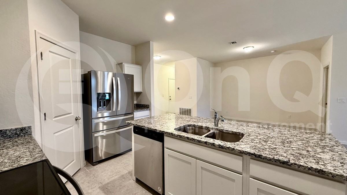 2450 E Alonso Dr - Photo 3 of 20