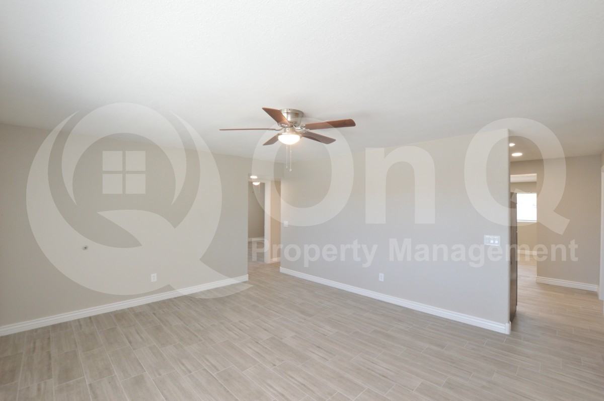 4044 W Burgess Ln - Photo 7 of 19