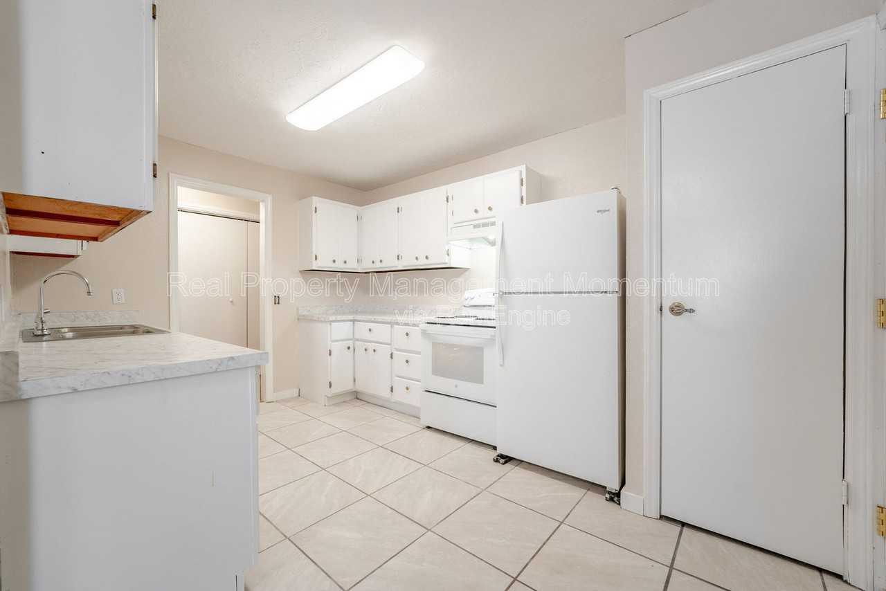 1118 W Fairplay St #A - Photo 6 of 25