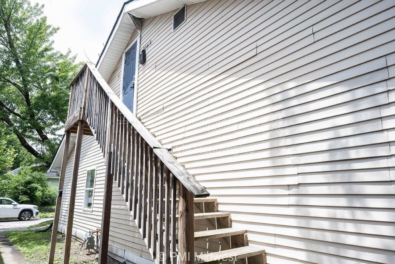 3165 Station St #B - Photo 2 of 11