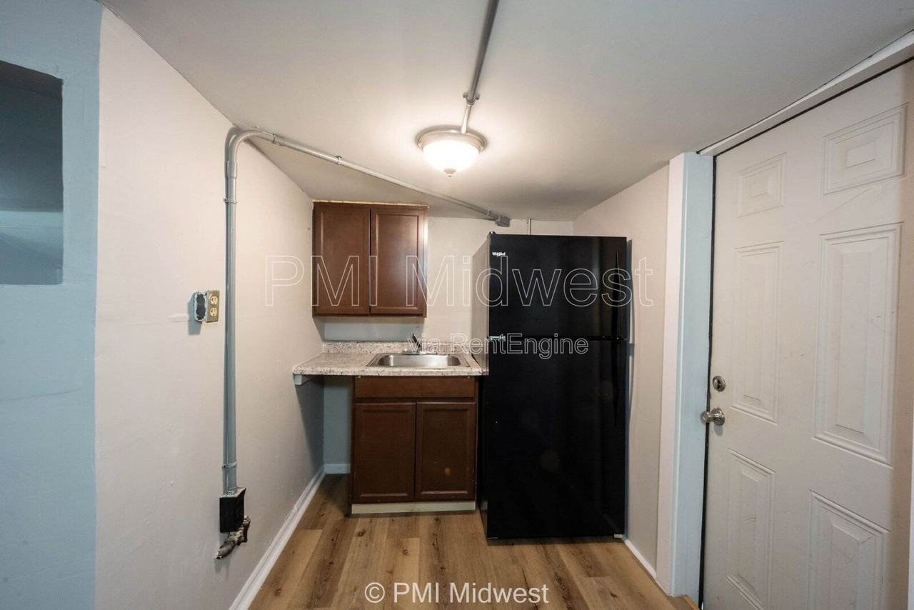 3165 Station St #B - Photo 3 of 11