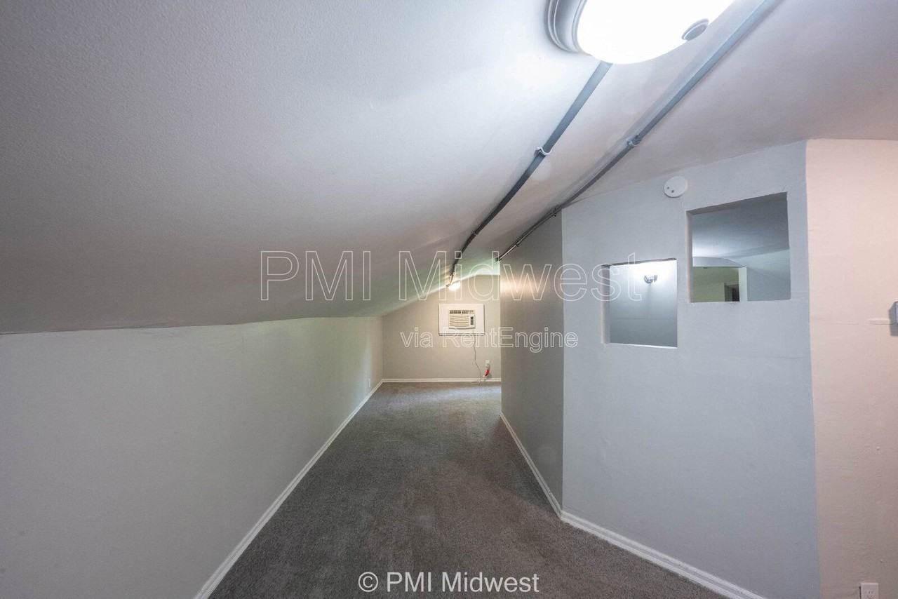 3165 Station St #B - Photo 4 of 11