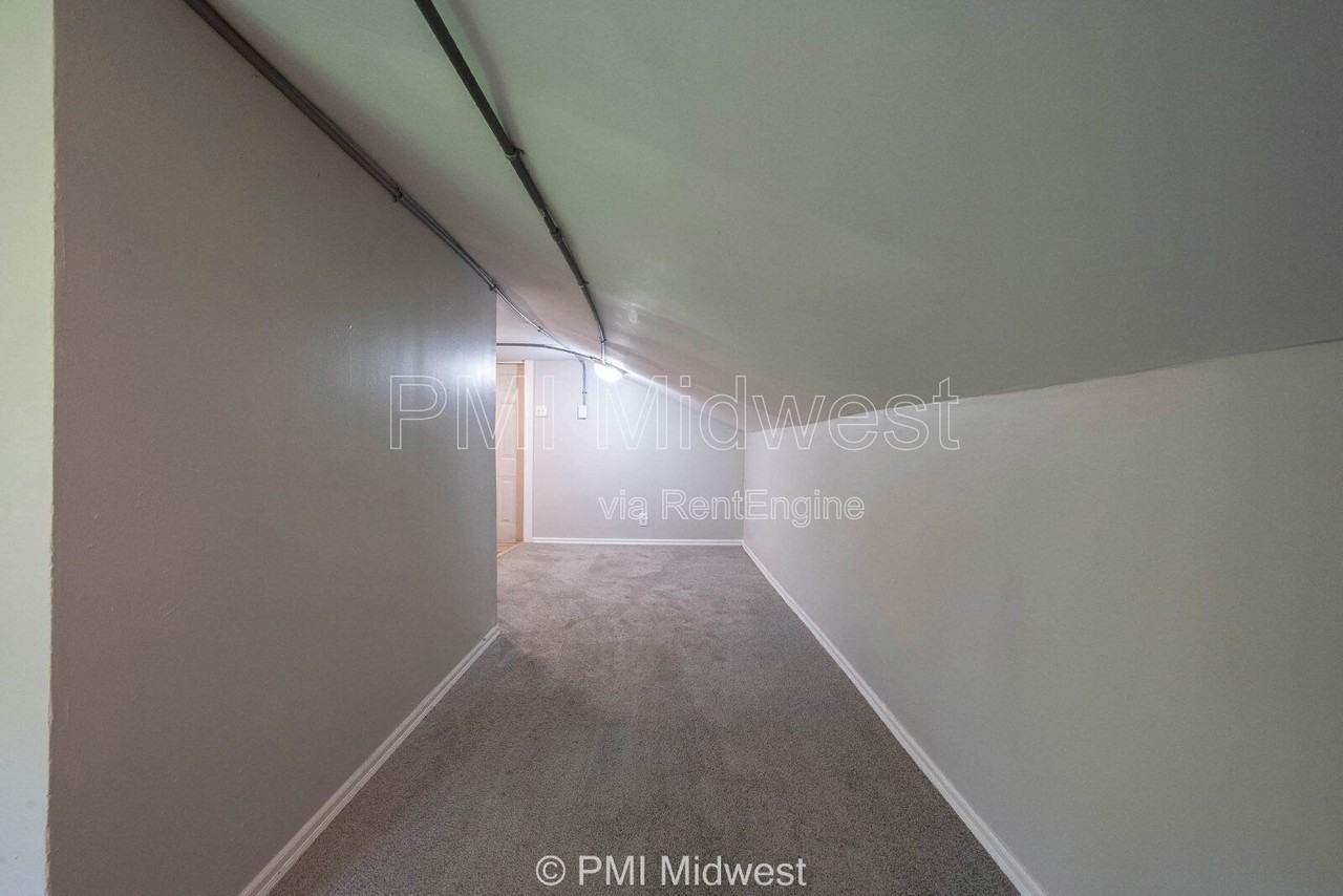 3165 Station St #B - Photo 5 of 11