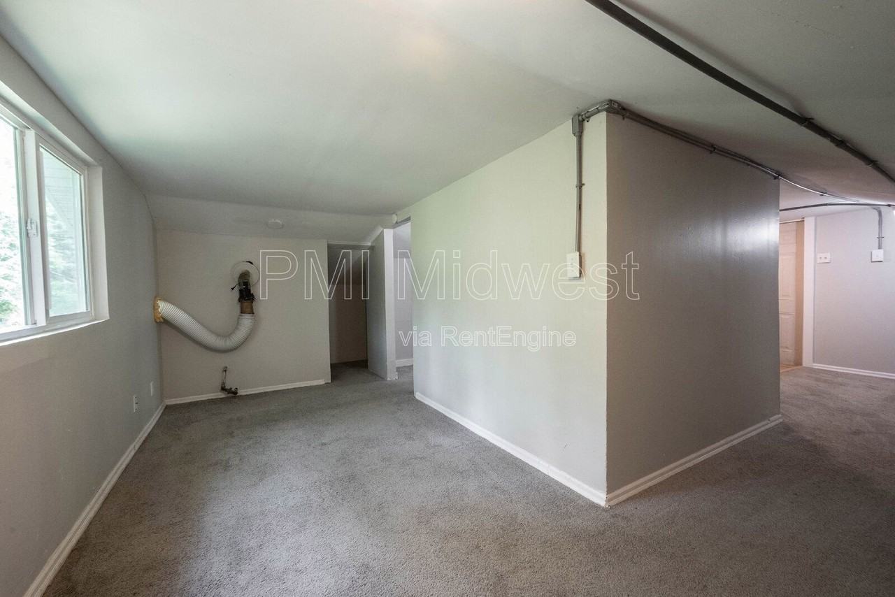 3165 Station St #B - Photo 6 of 11