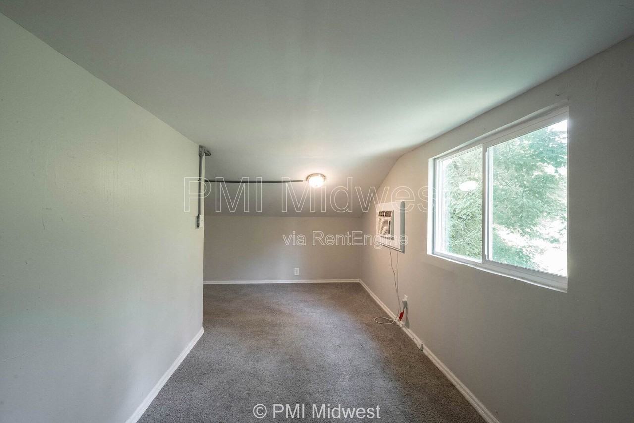 3165 Station St #B - Photo 7 of 11
