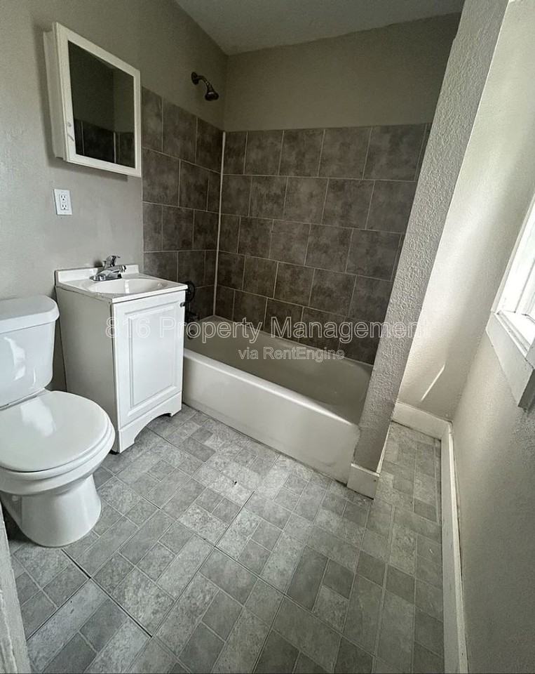 2702 Peery Ave #2E - Photo 4 of 6