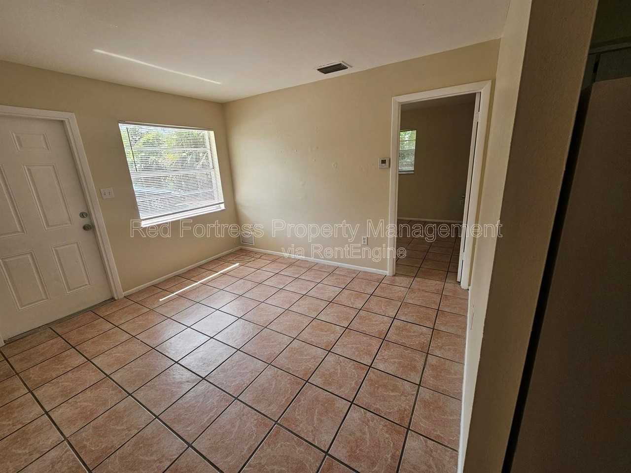 3814 Desoto Ave - Photo 3 of 7