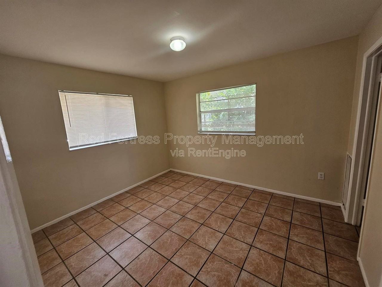 3814 Desoto Ave - Photo 4 of 7