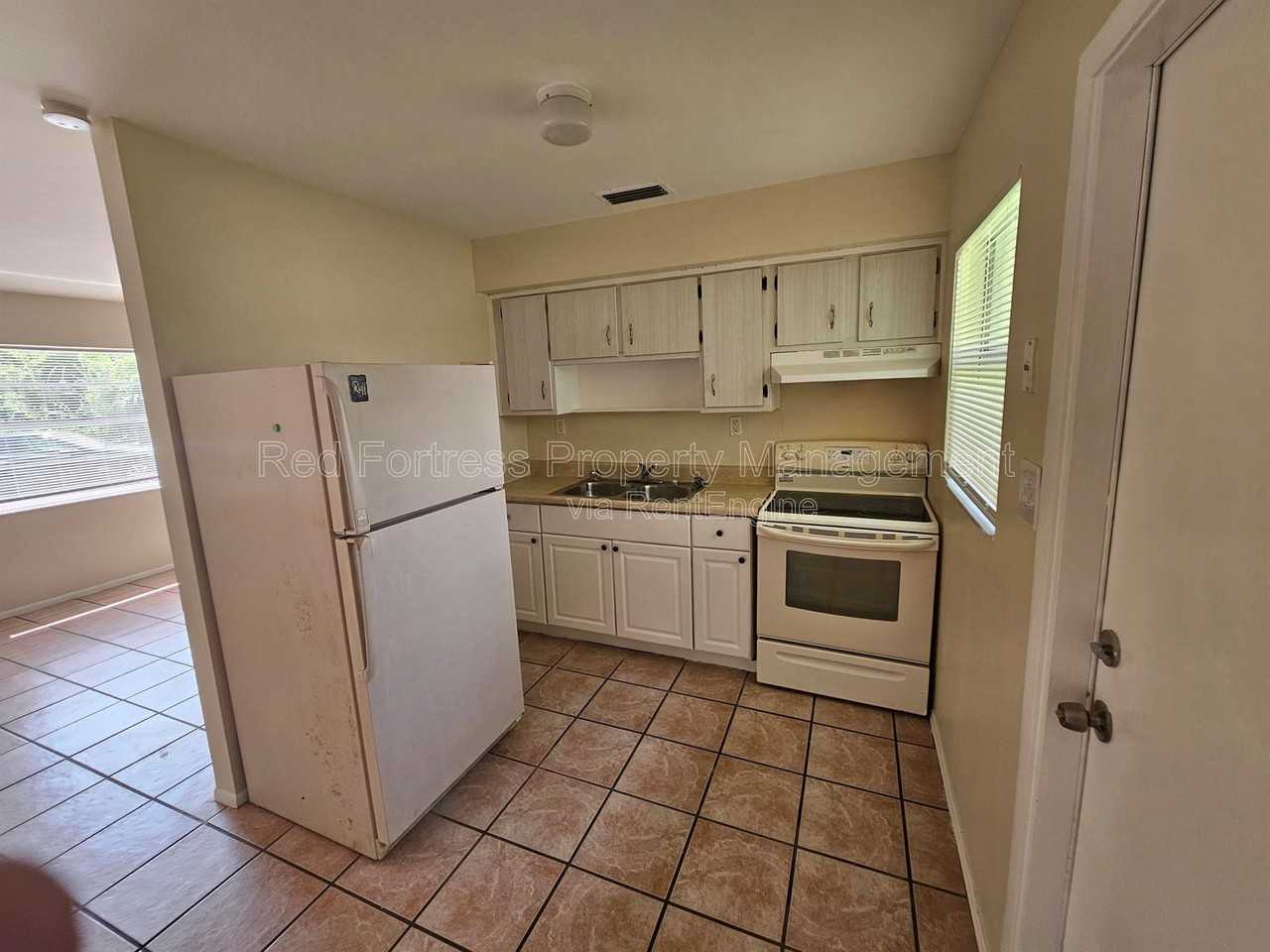 3814 Desoto Ave - Photo 5 of 7
