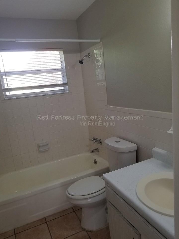 3814 Desoto Ave - Photo 6 of 7
