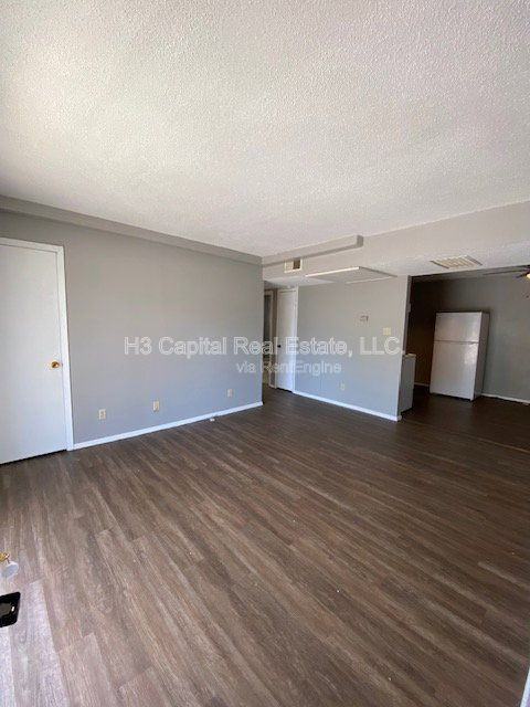 400 George St #D - Photo 2 of 12