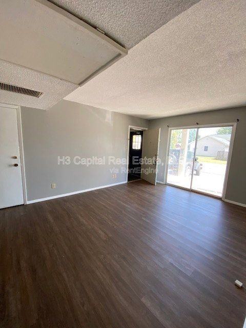 400 George St #D - Photo 3 of 12