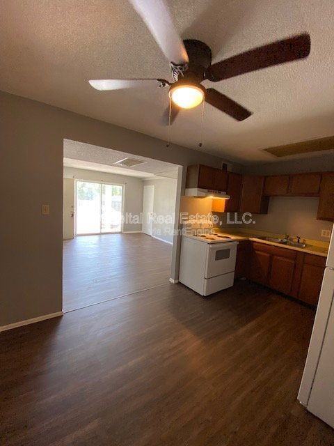 400 George St #D - Photo 4 of 12