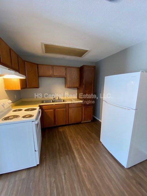 400 George St #D - Photo 5 of 12