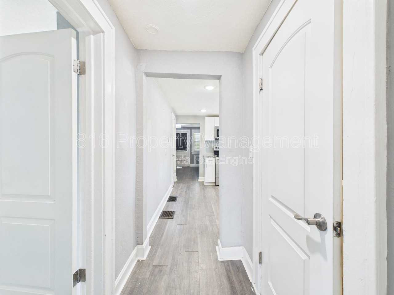 701 W Kansas St #B - Photo 6 of 17