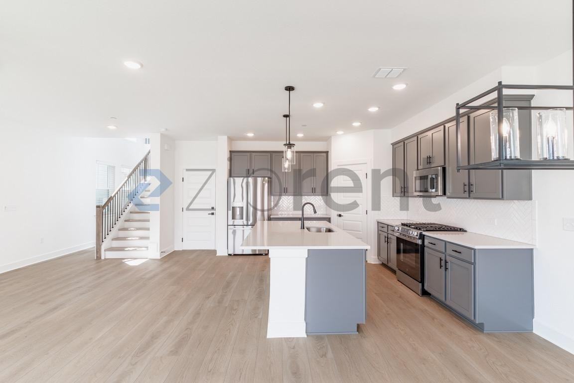 1016 Brickell Loop #B - Photo 4 of 19