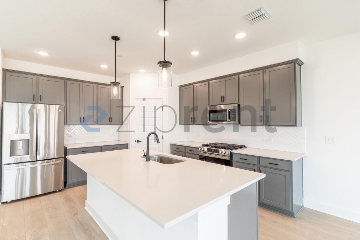 1016 Brickell Loop #B - Photo 6 of 19