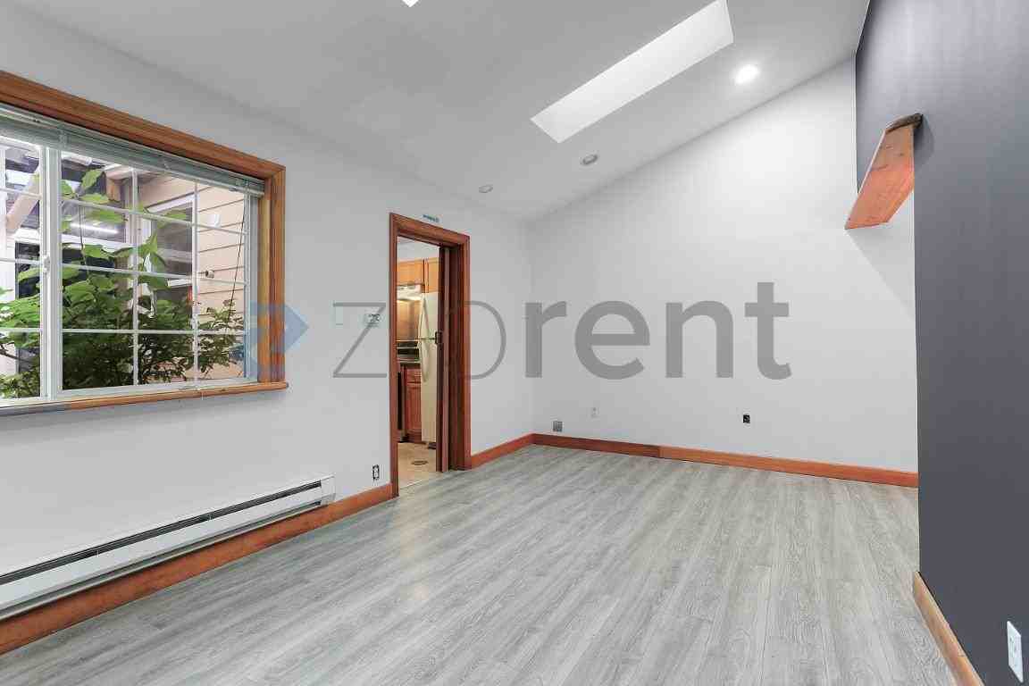 1202 Ne 162nd St - Photo 4 of 13
