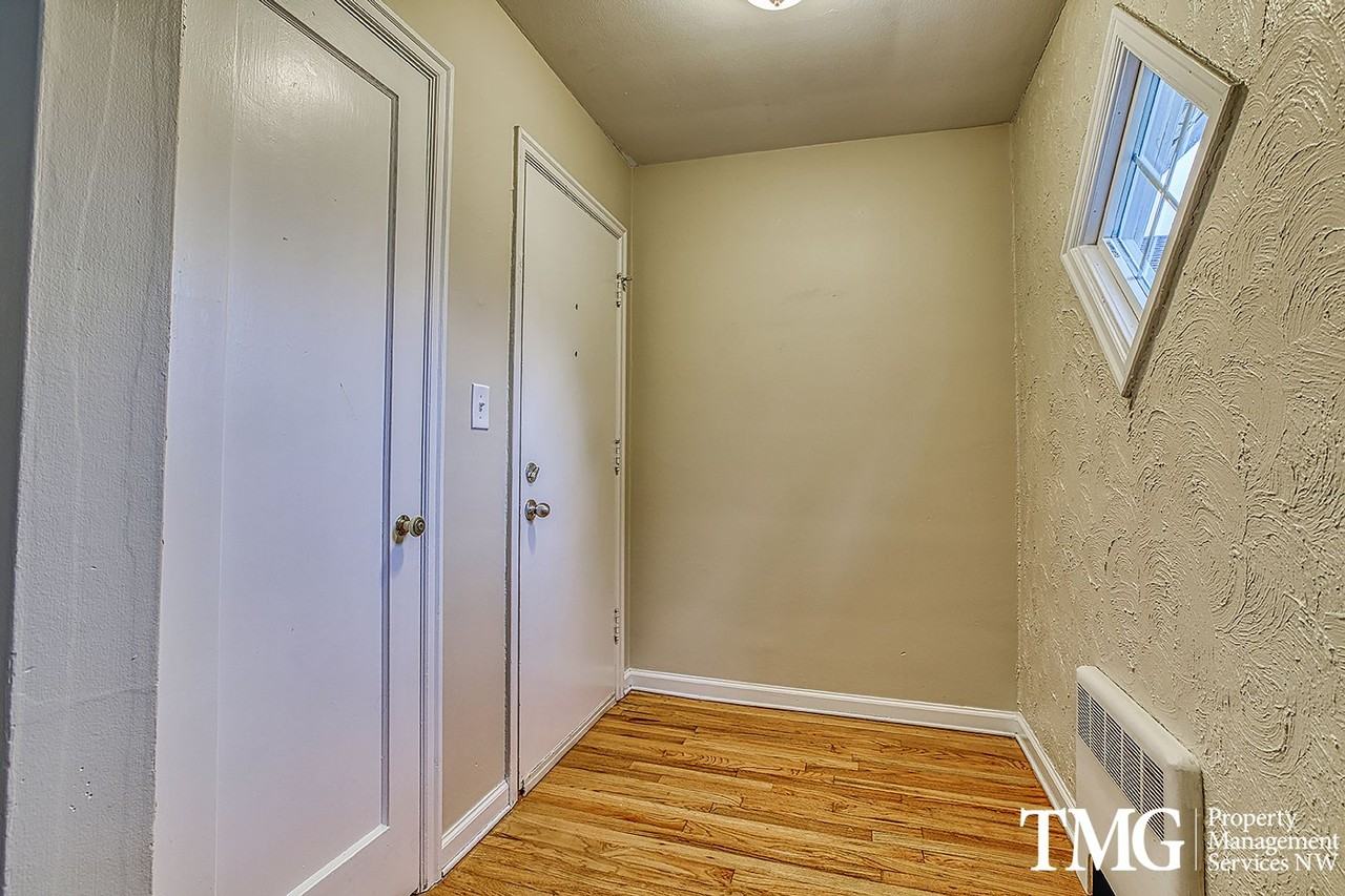 Regency Park Apartments - Photo 3 of 40