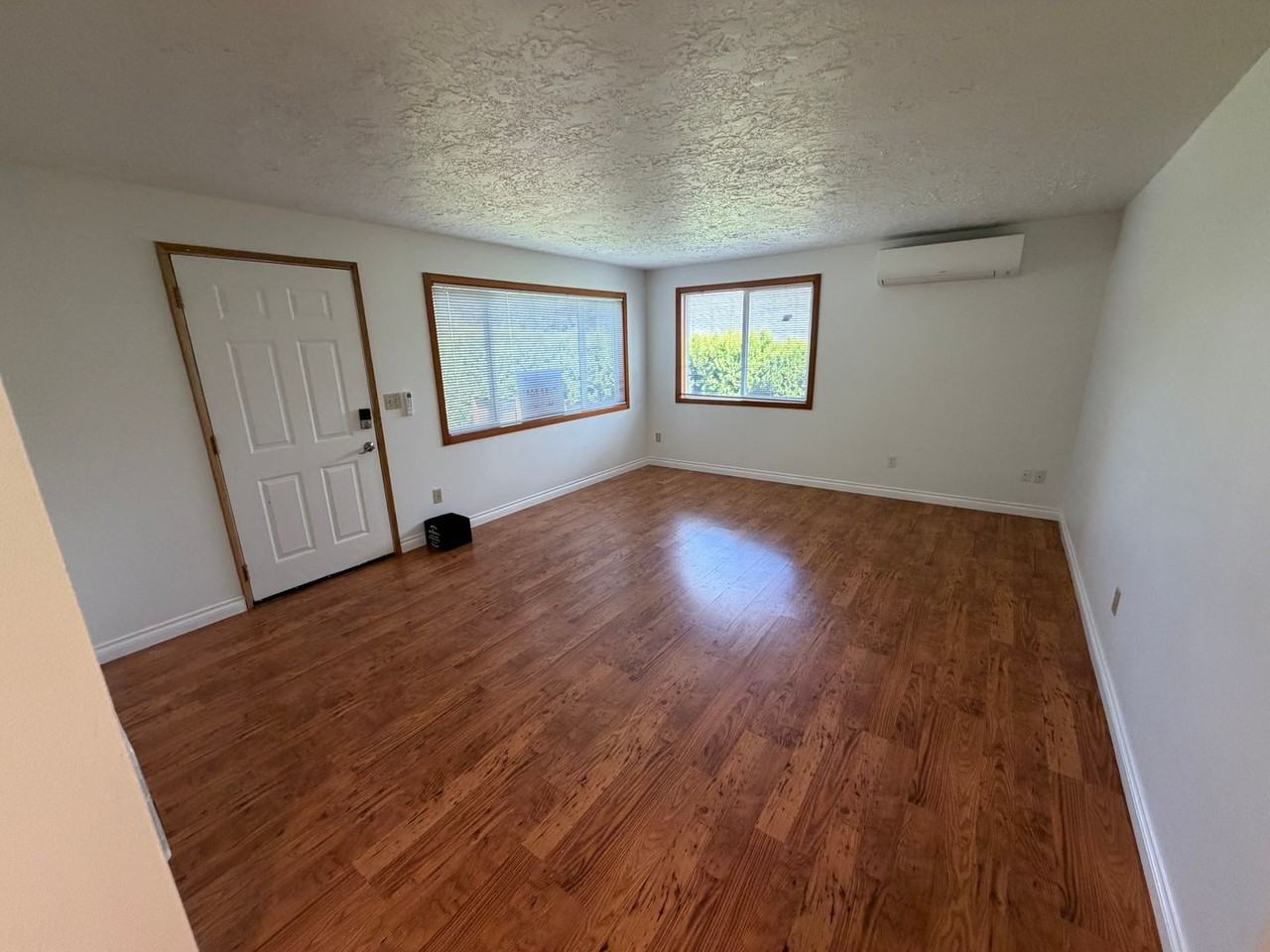 2780 Oxford St - Photo 2 of 23