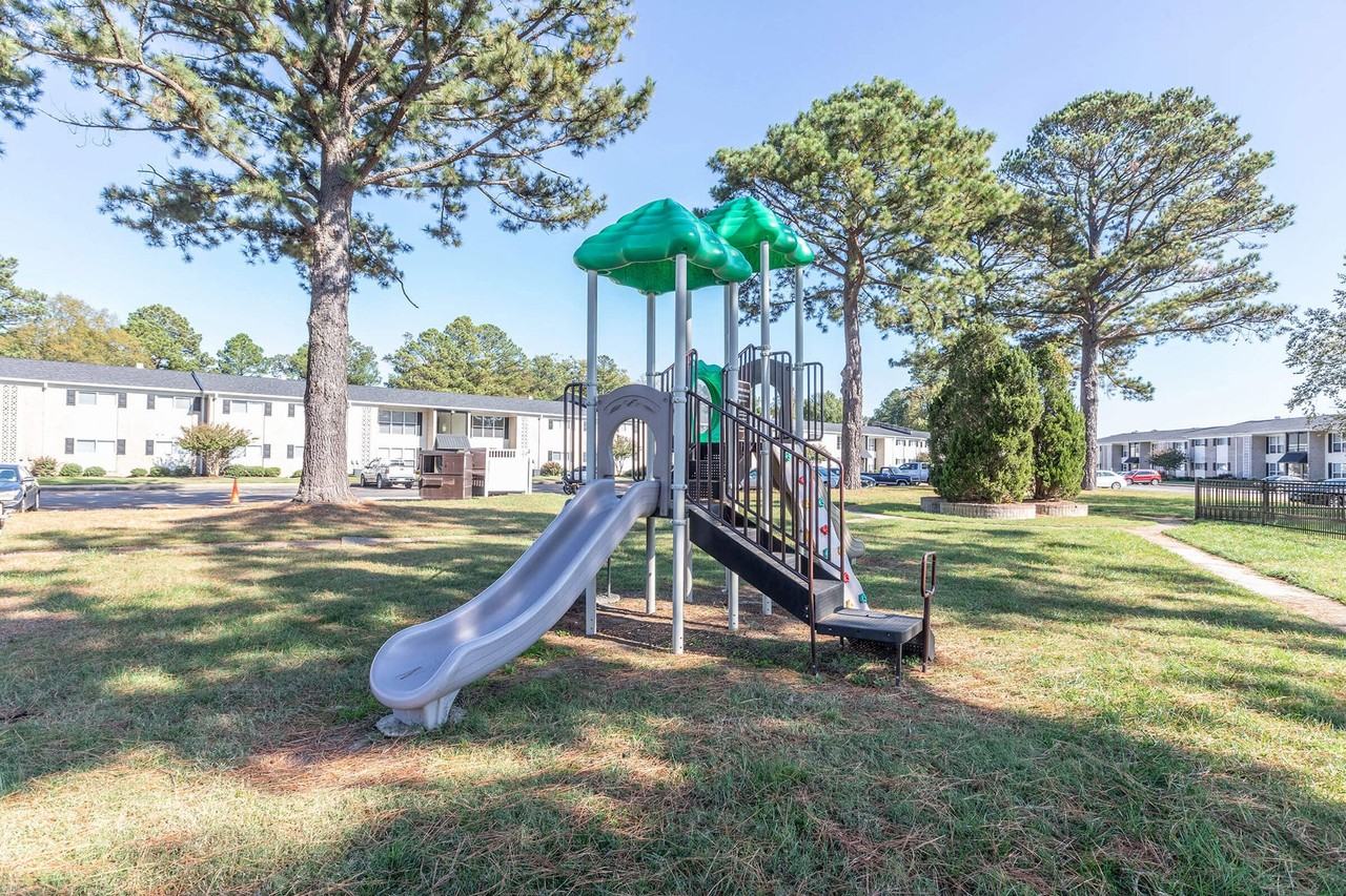 Newport Landing Apartments - Photo 2 of 22