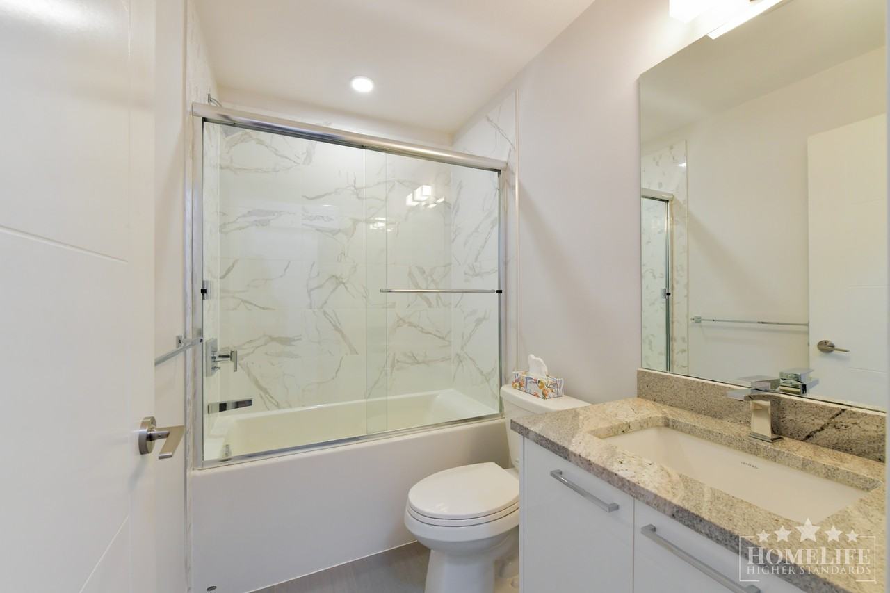 20696 Eastleigh Cres - Photo 3 of 15