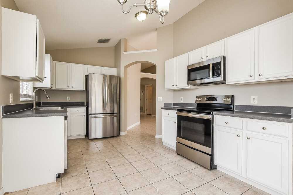 4616 Falcon Ave - Photo 6 of 16