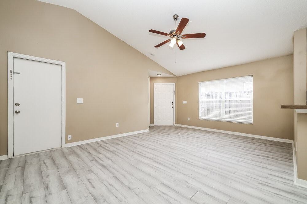 6719 Summer Cove Dr - Photo 4 of 16