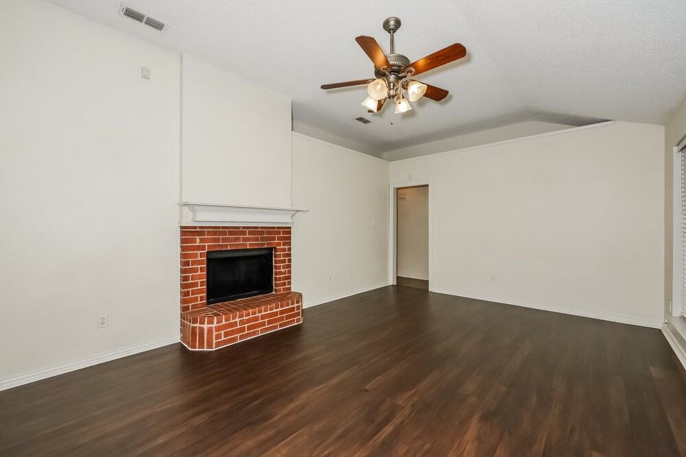 2370 Stagecoach St - Photo 3 of 16