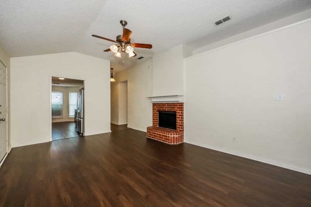 2370 Stagecoach St - Photo 4 of 16