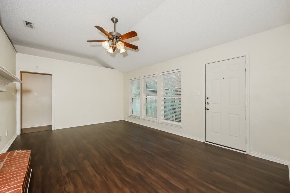 2370 Stagecoach St - Photo 5 of 16