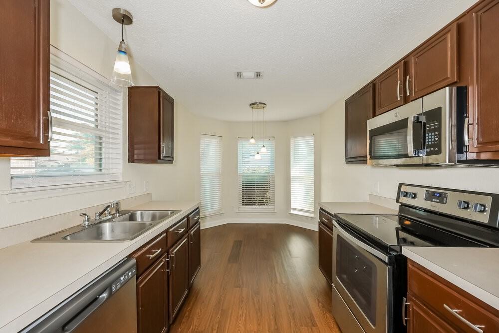 2370 Stagecoach St - Photo 7 of 16