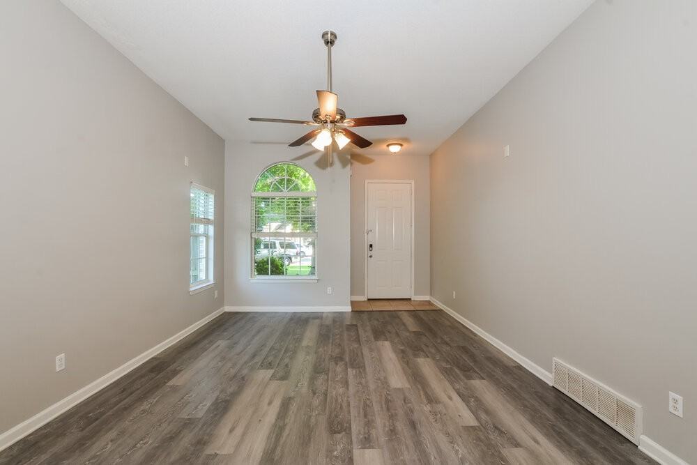 8280 Dexter Ridge Cv E - Photo 5 of 16